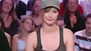 ಹುಚ್ಚು ಬಿಸಿಯಾದ ಲೆಸ್ಬ ...